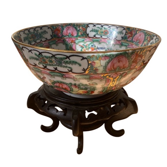 Y.T. Other - Late 20th century Rose Medallion large bowl, 9” across, Made in Japan/Hong Kong
